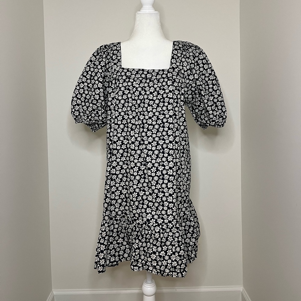 Billabong Black and White Puff Sleeve Mini Dress